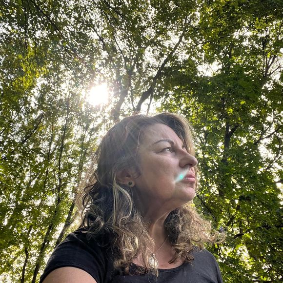 Meet your Posher, Francoise - Picture 1 of 1